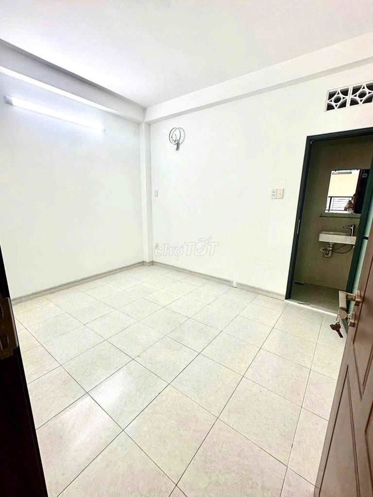 6 bedroom 7 toilets - Tô Hiến Thành through  cmt8 - for 70,000 service apartment - recently exploited