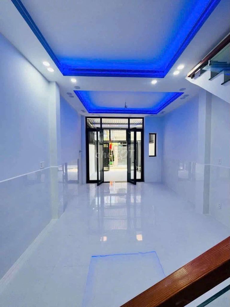 Let's rent a building to the 100 meters of 11 Linh Xuân.