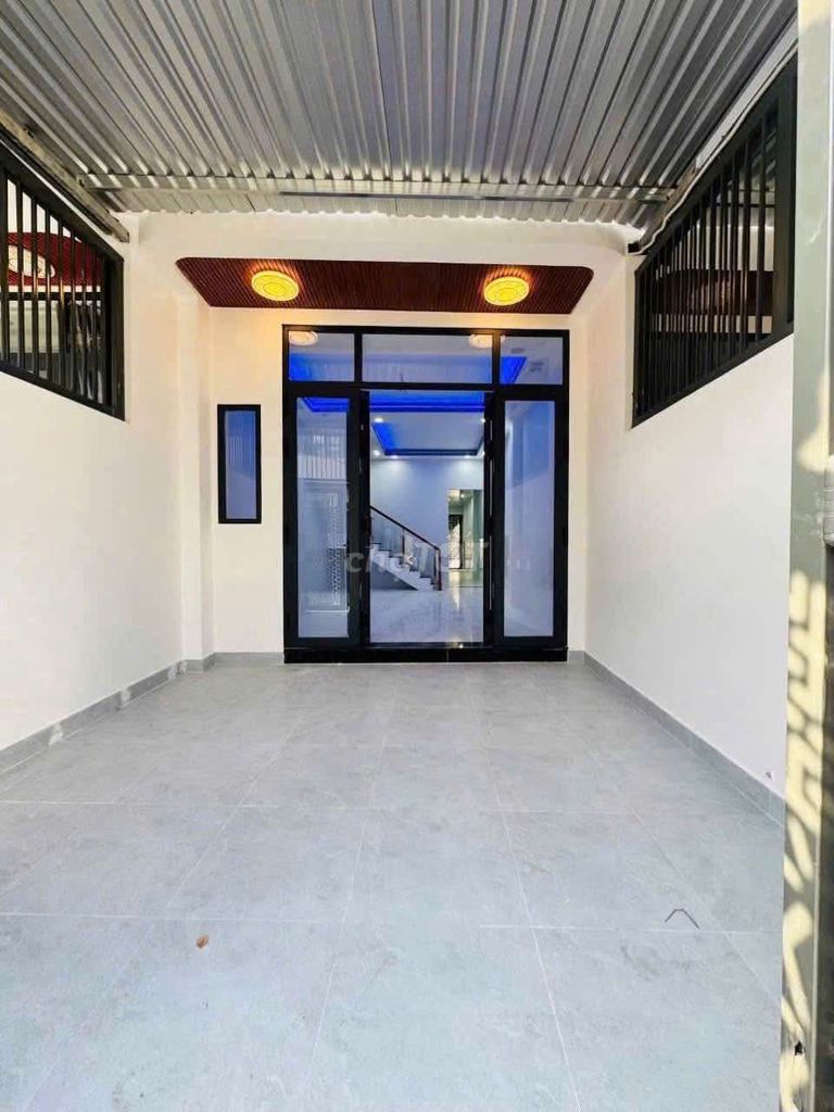 Let's rent a building to the 100 meters of 11 Linh Xuân.