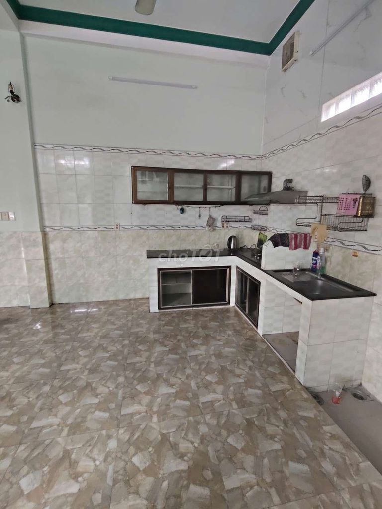 New house painted wide, 1 st 2th floor, 3 bathroom bedroom. In the family + vp ty