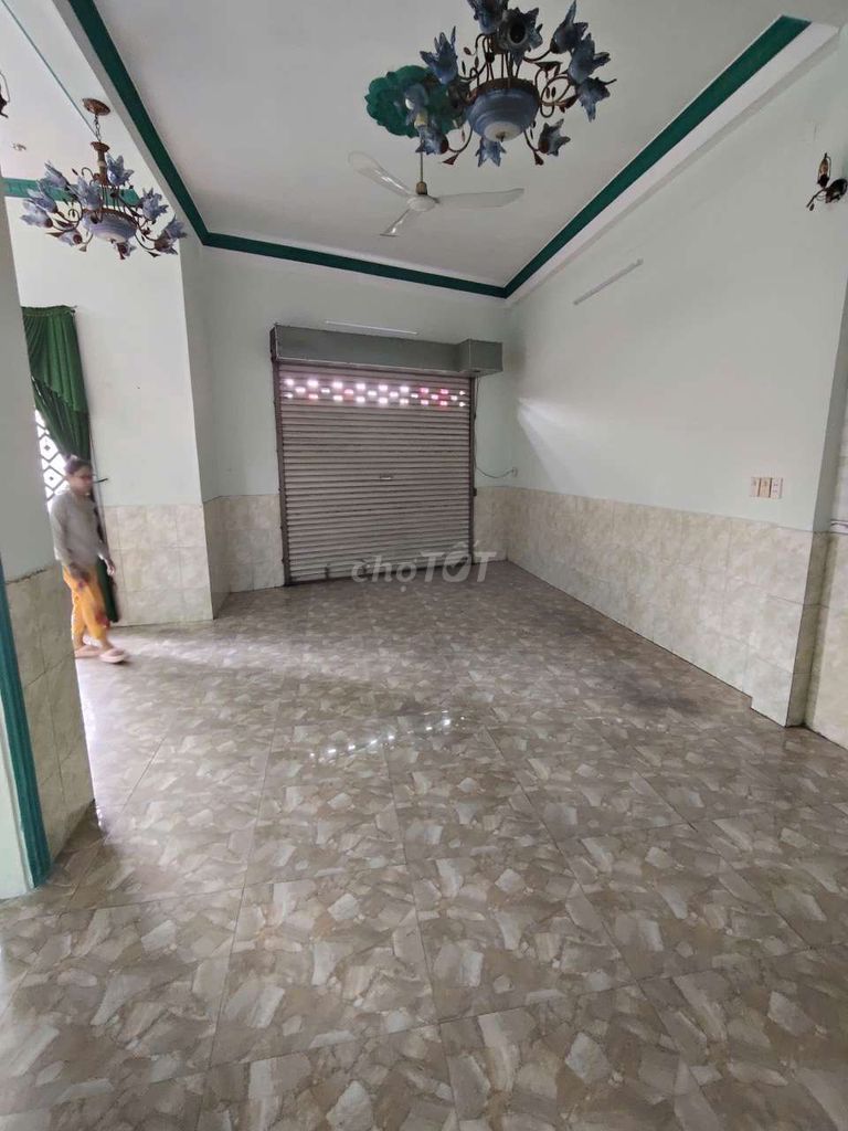 New house painted wide, 1 st 2th floor, 3 bathroom bedroom. In the family + vp ty