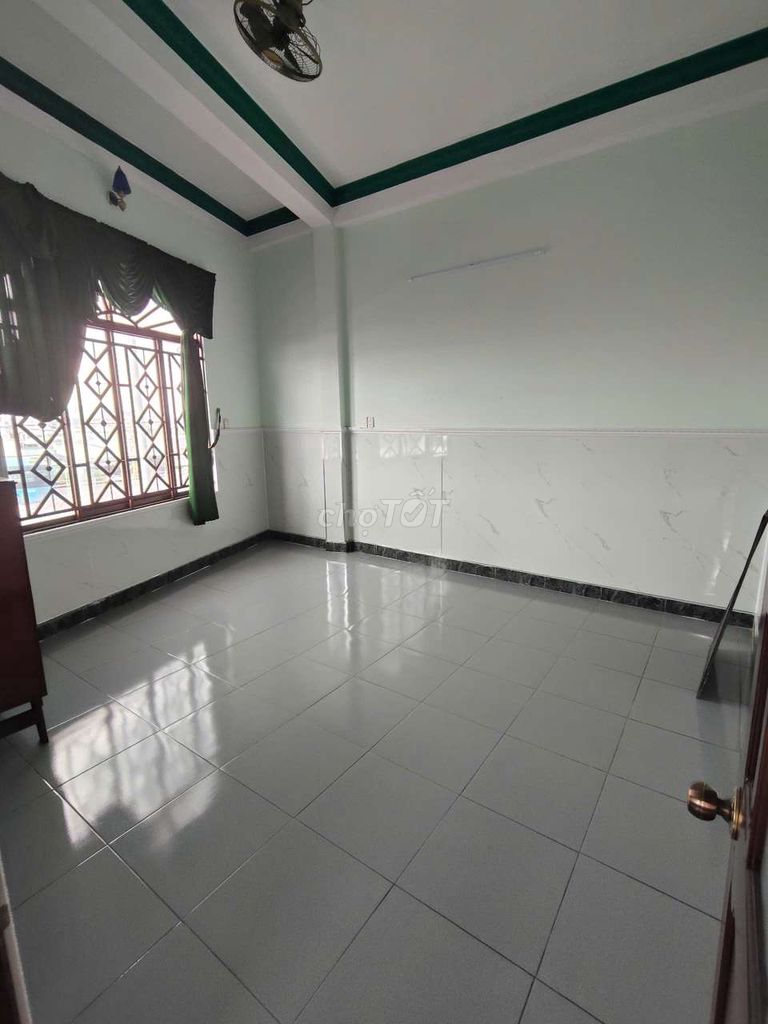 New house painted wide, 1 st 2th floor, 3 bathroom bedroom. In the family + vp ty