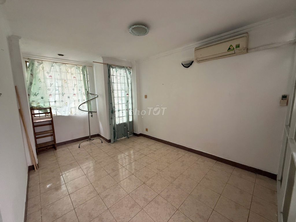 Two bedrooms near the front of the fourth quarter.