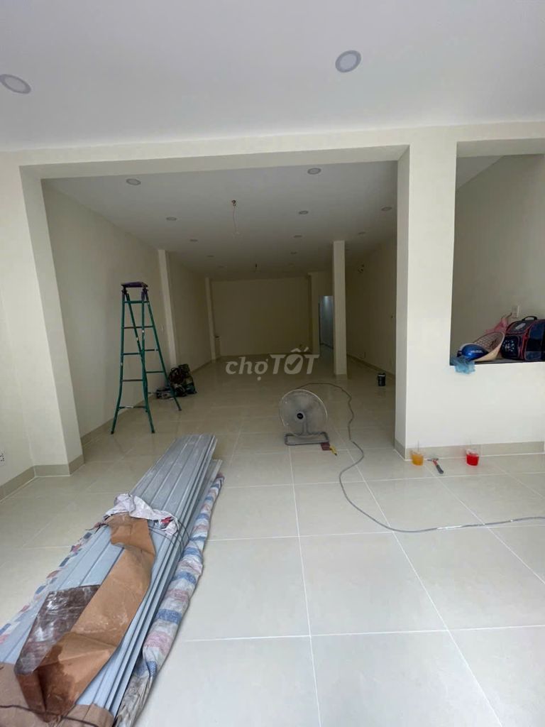 Rent a house in the west, area 5 x 20 meters per floor, four bedrooms, three toilets.
