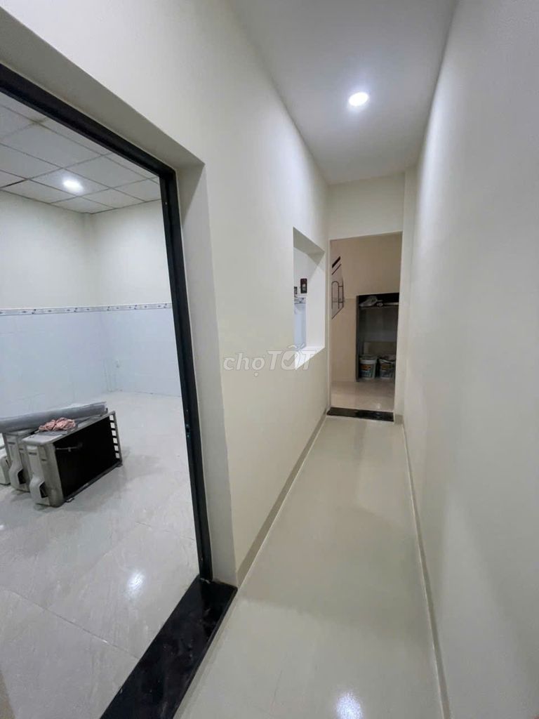 Rent a house in the west, area 5 x 20 meters per floor, four bedrooms, three toilets.