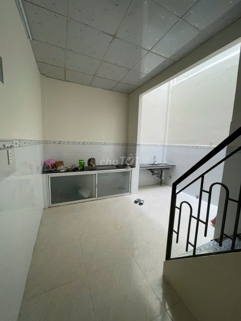 Rent a house in the west, area 5 x 20 meters per floor, four bedrooms, three toilets.