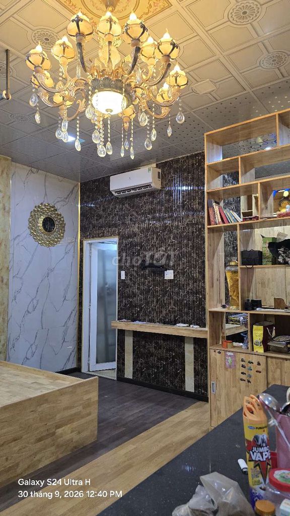 Rent a 1 st 2th floor 5th bedroom 5 toilets 1 kitchen area 6 X18 Front