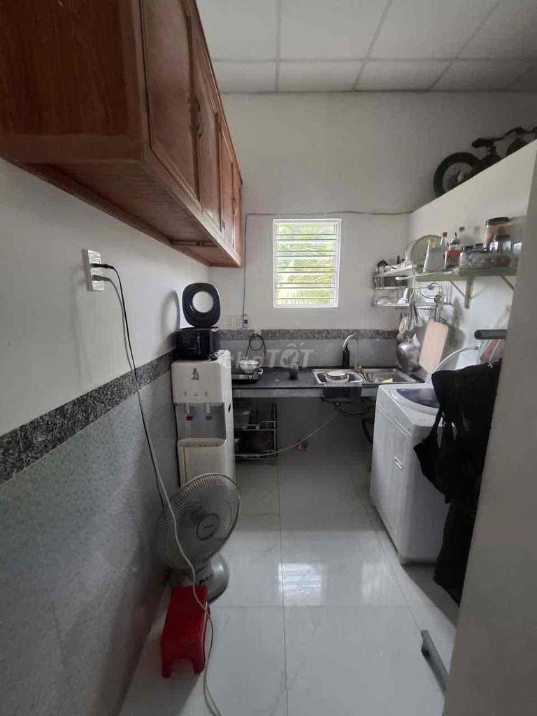 To rent Thạnh Lộc from the school.