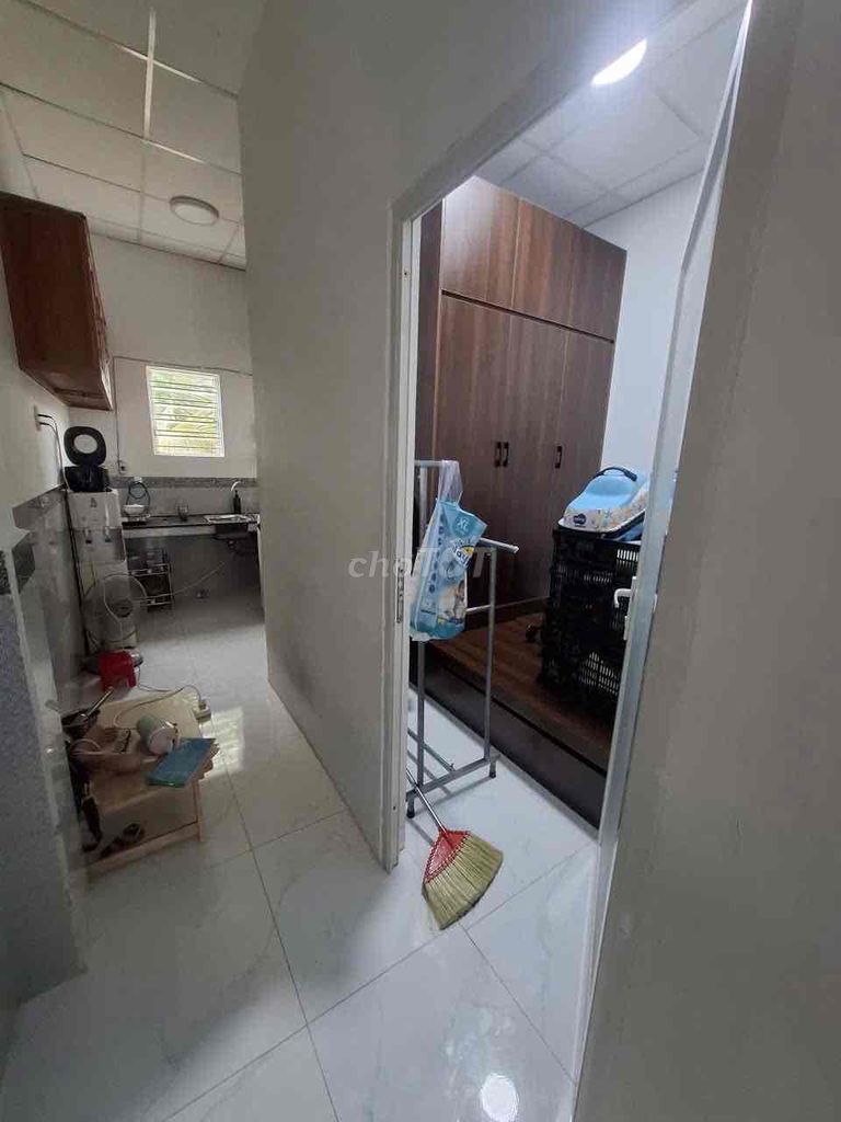 To rent Thạnh Lộc from the school.