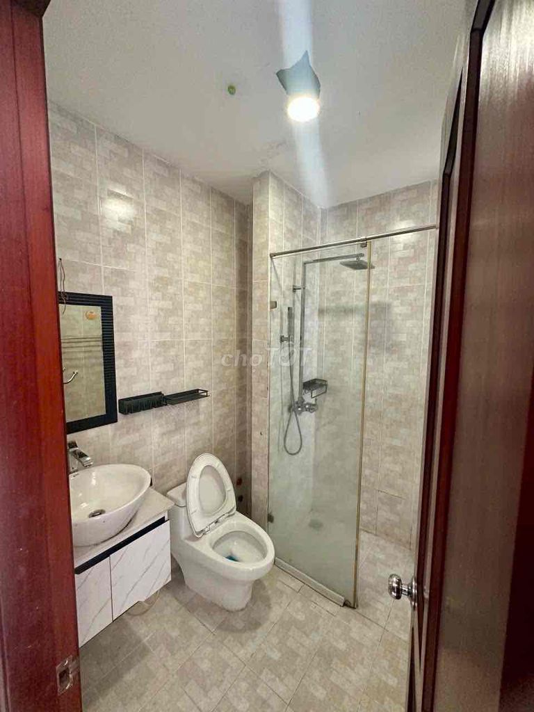 (6 Bedroom) Renting Banking Front