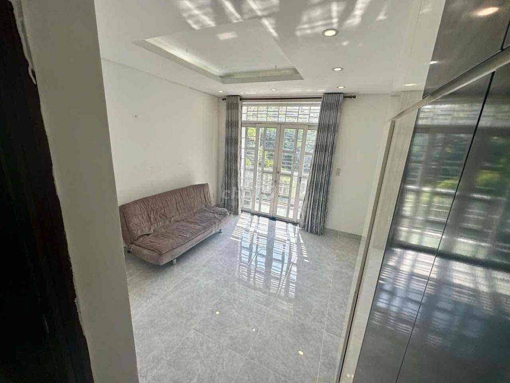 (6 Bedroom) Renting Banking Front