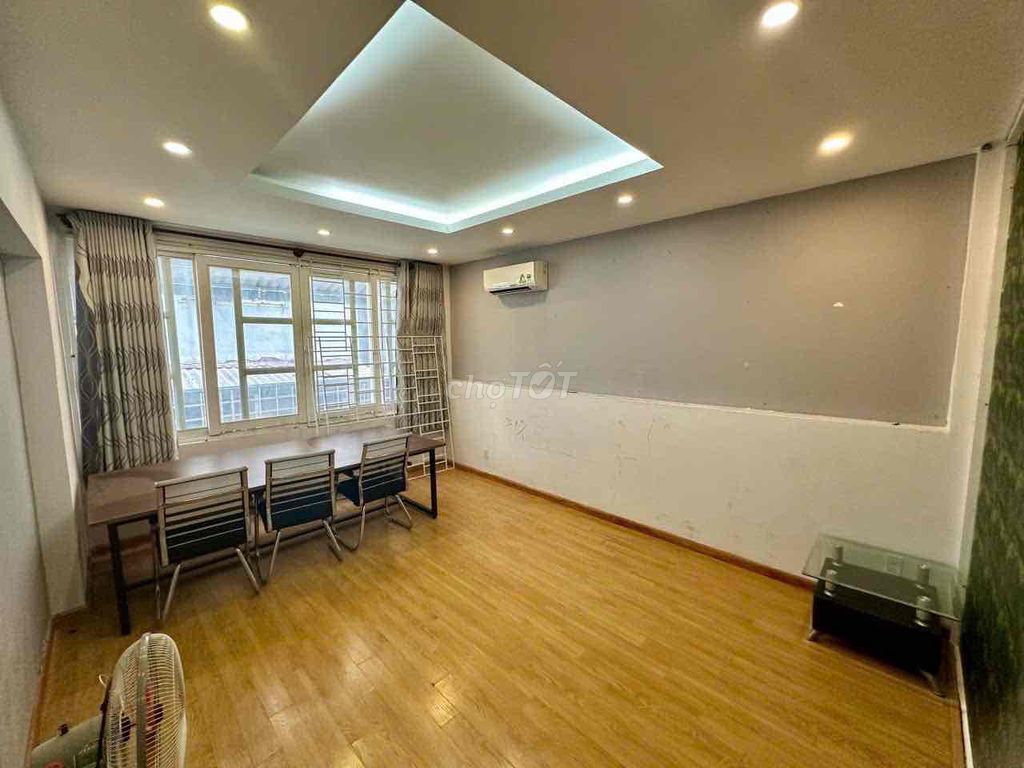 (6 Bedroom) Renting Banking Front