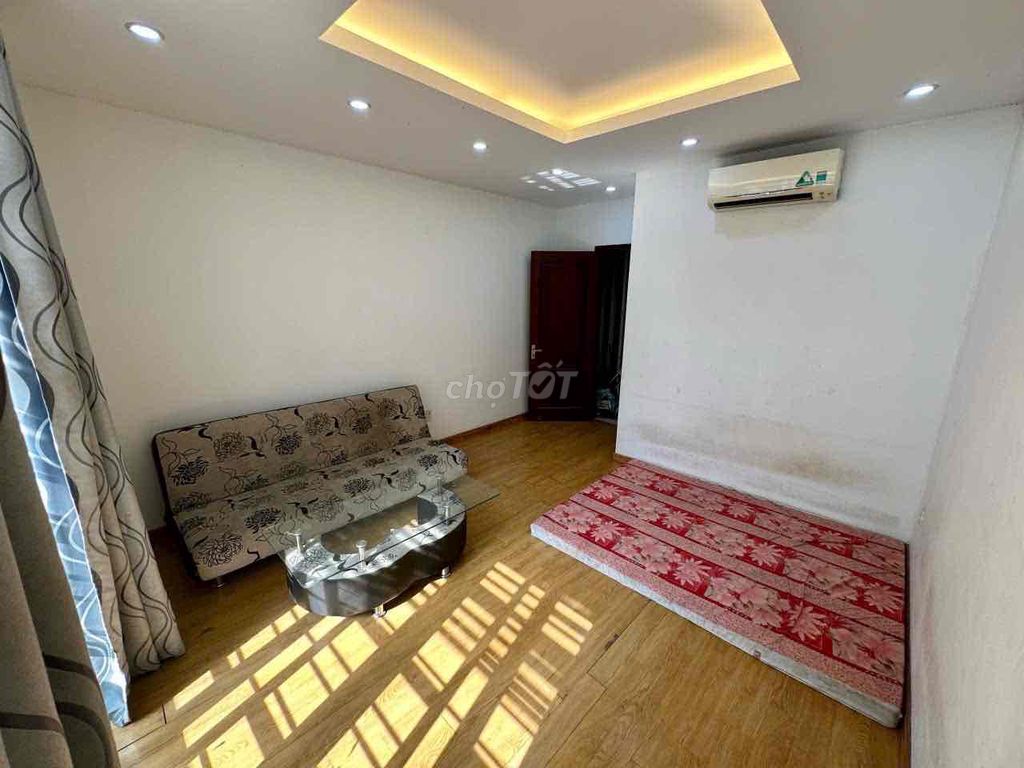 (6 Bedroom) Renting Banking Front