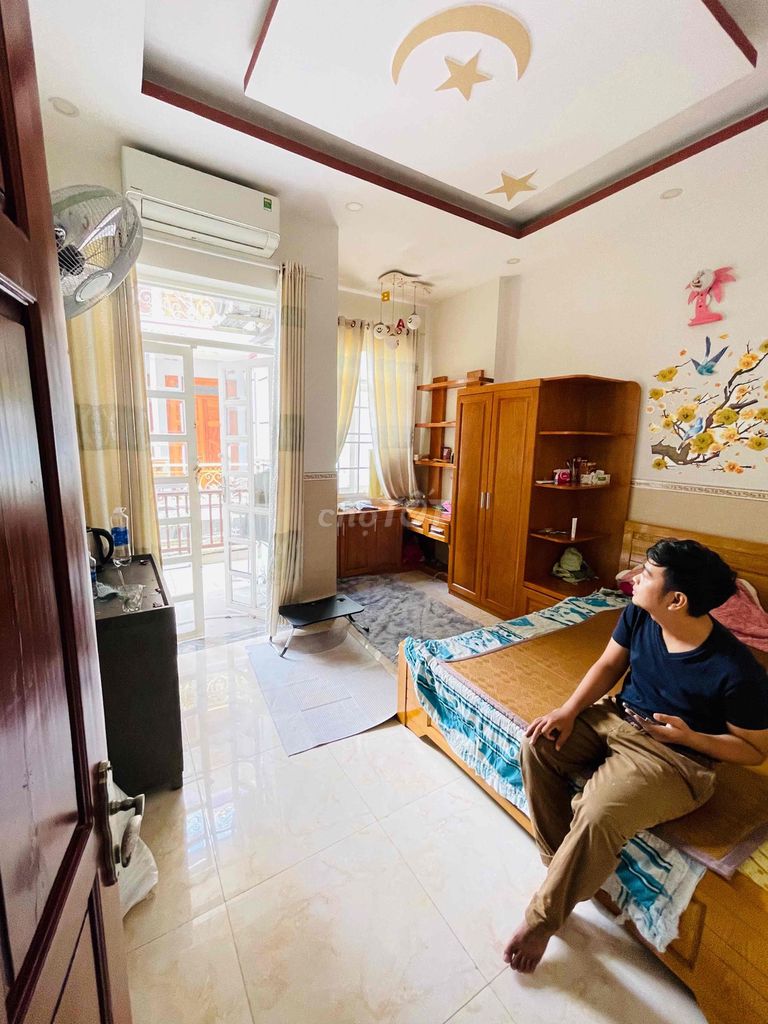 The owner himself rented the Bình Thành street house, P. Bình Hưng Hoà B