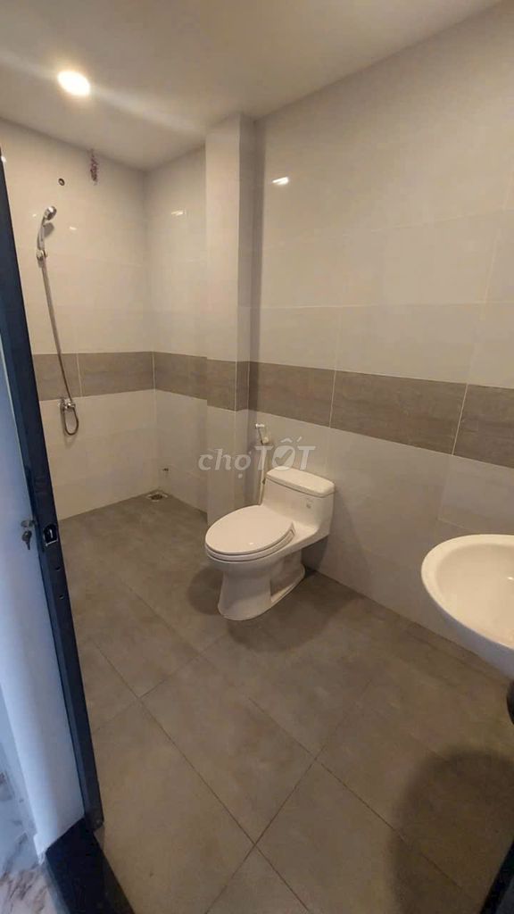 House one floor, 2 p sleep, 2 toilets 270 Phan Đình Phùng for 14 million a month.