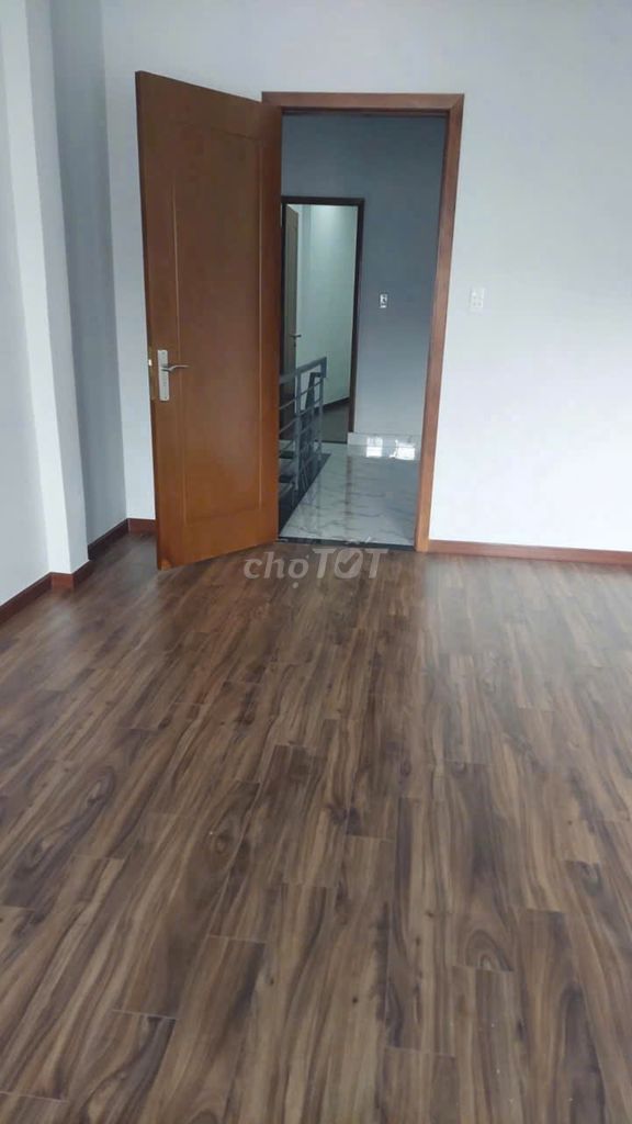 House one floor, 2 p sleep, 2 toilets 270 Phan Đình Phùng for 14 million a month.