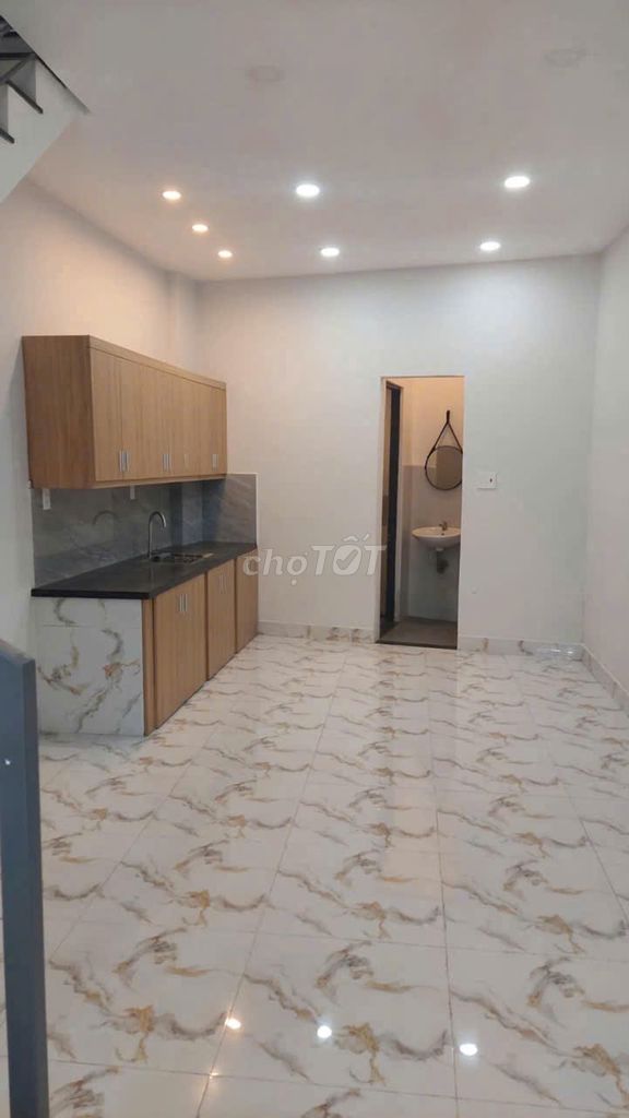 House one floor, 2 p sleep, 2 toilets 270 Phan Đình Phùng for 14 million a month.