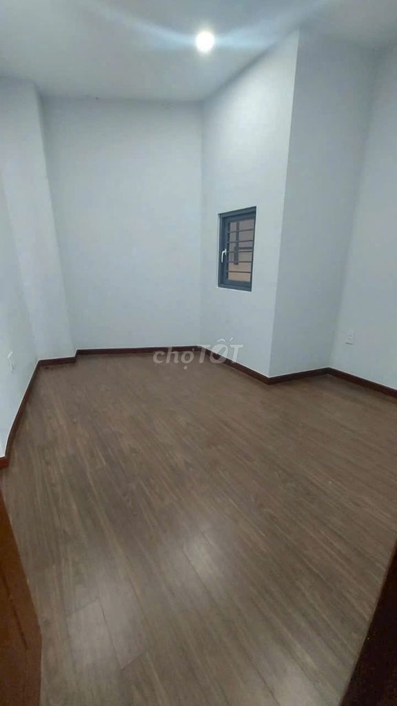House one floor, 2 p sleep, 2 toilets 270 Phan Đình Phùng for 14 million a month.