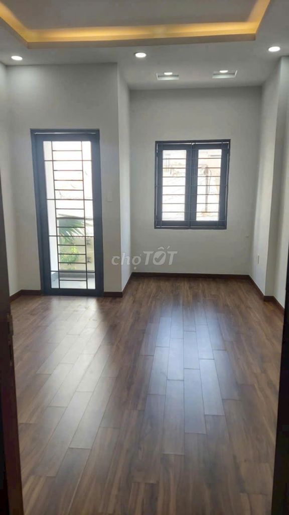House one floor, 2 p sleep, 2 toilets 270 Phan Đình Phùng for 14 million a month.