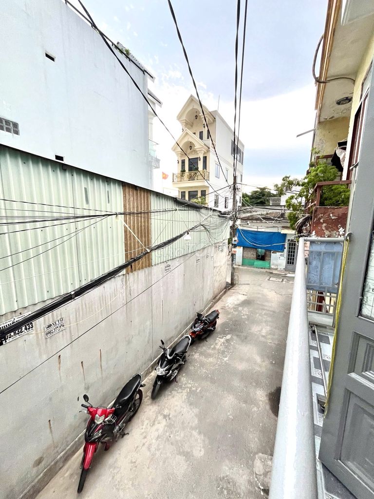 Rent the original house-- Nguyễn Ảnh Thủ, fresh and square.