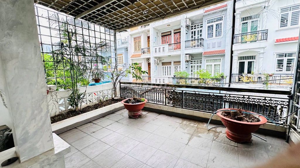 Rent a three-story apartment, nice Trần Thị Năm P. Tân Chánh Hiệp District 12