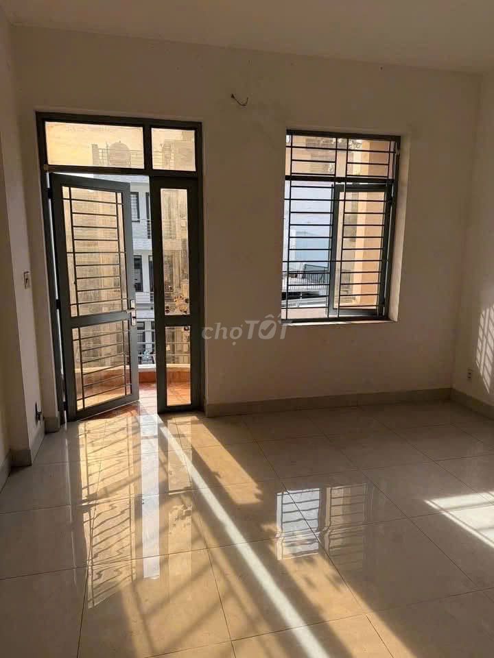 Rent a house. A Hồ Văn Huê ft. X10M.
