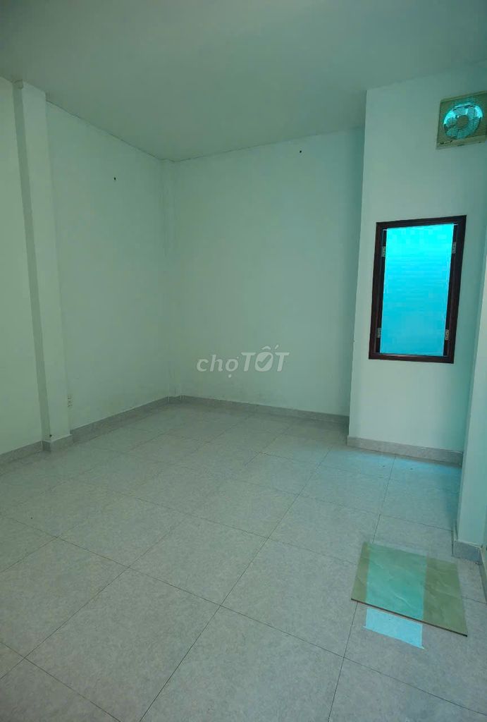 For the Phan Xích Long, 2 p sleep, interior cost 14 million a month.