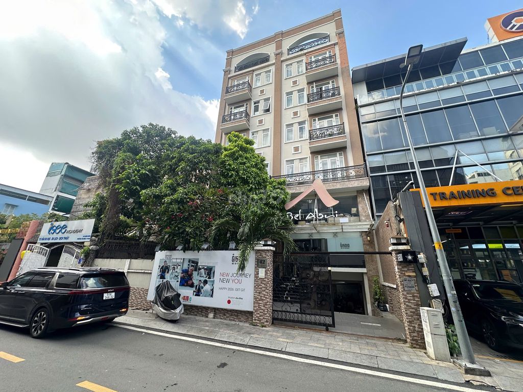 Rent on the 42 Đặng Dung, District 1-- garden yard, parking garage-- 250 M2