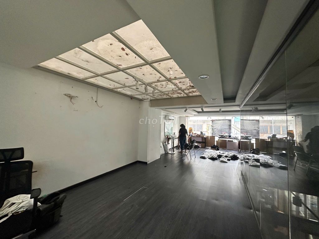 Rent on the 42 Đặng Dung, District 1-- garden yard, parking garage-- 250 M2