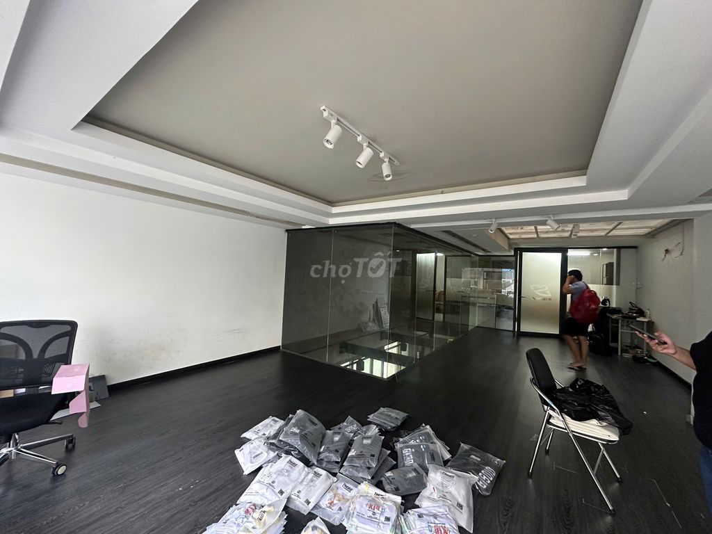 Rent on the 42 Đặng Dung, District 1-- garden yard, parking garage-- 250 M2