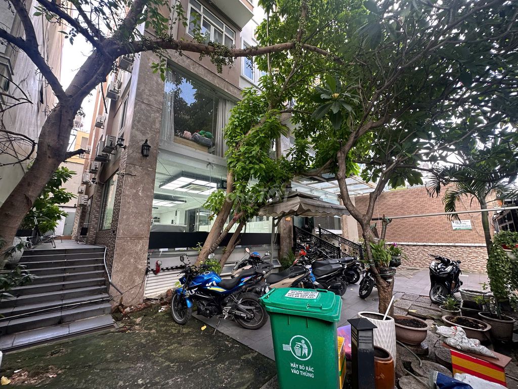 Rent on the 42 Đặng Dung, District 1-- garden yard, parking garage-- 250 M2