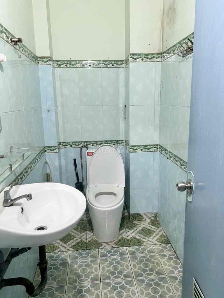 4 x17 m 1st floor (two bathrooms bedroom) 4-foot hall. Lê Văn Quới. Bình Tân