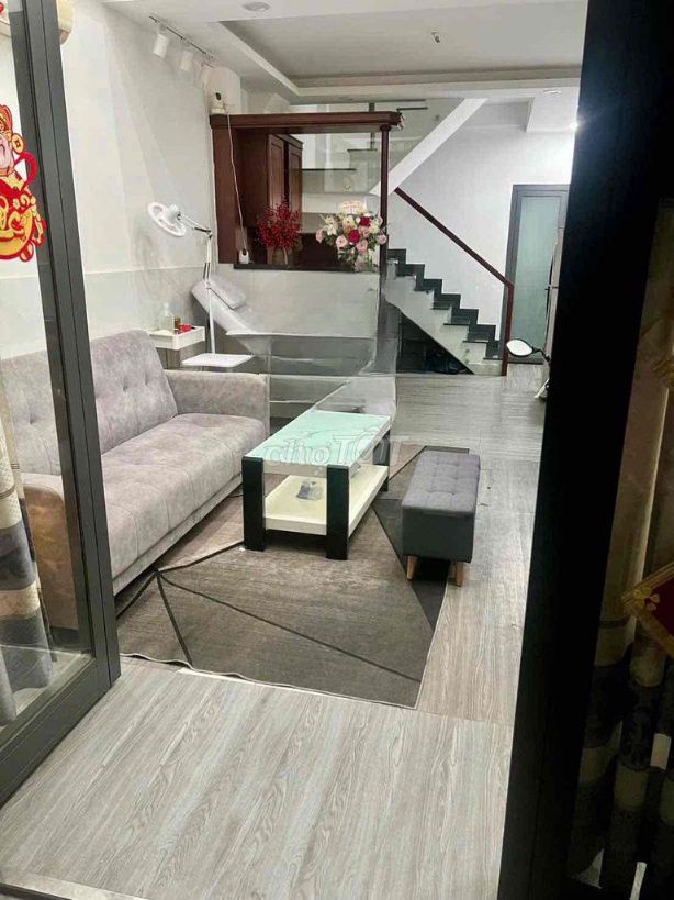 New house. Three bedrooms. Nguyễn Đình Chiểu. Third.