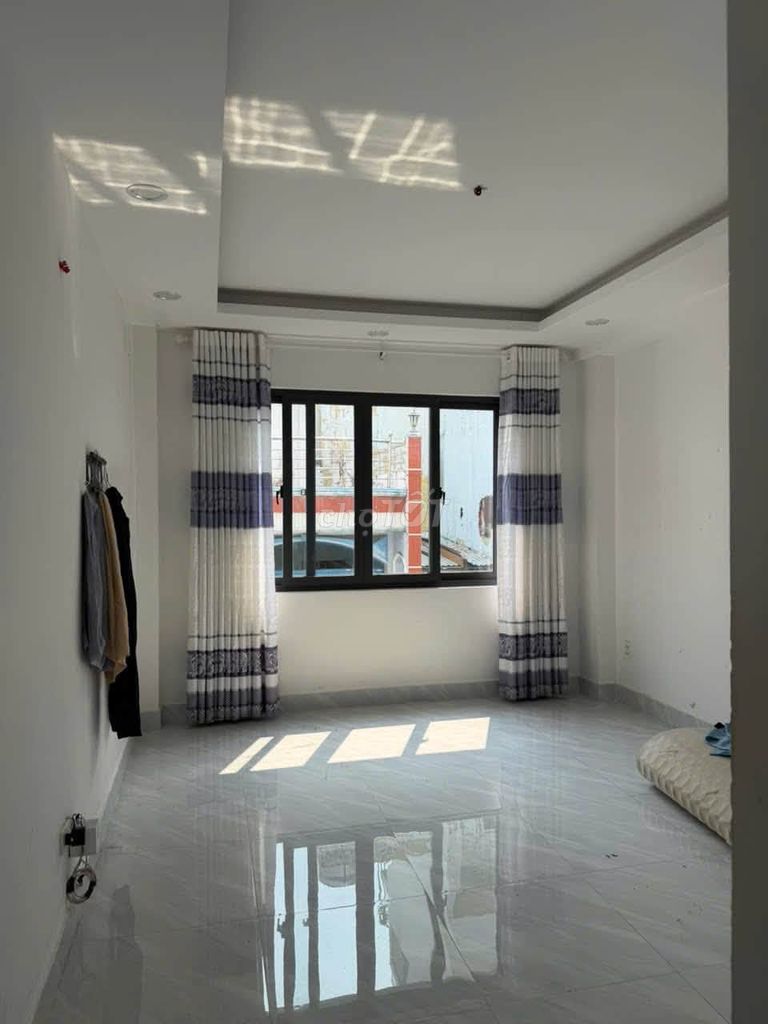 New house. Three bedrooms. Nguyễn Đình Chiểu. Third.