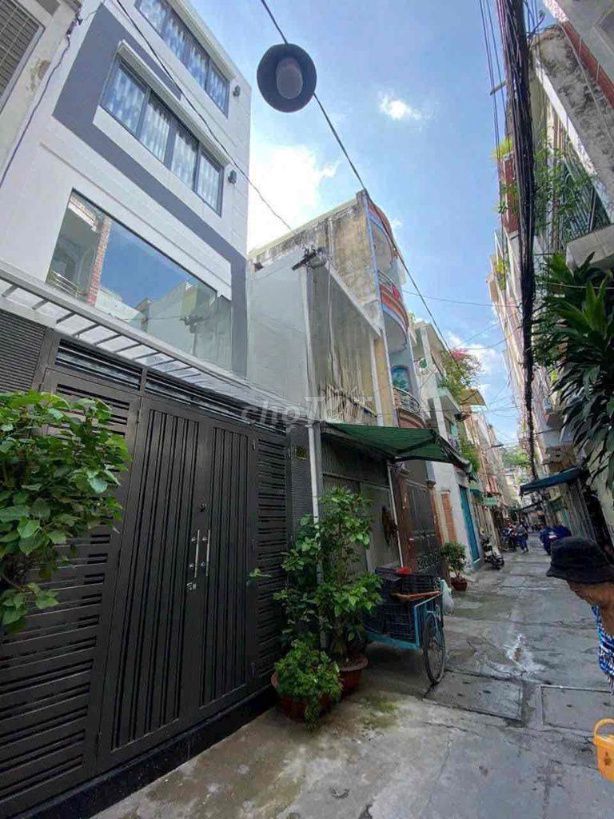 New house. Three bedrooms. Nguyễn Đình Chiểu. Third.