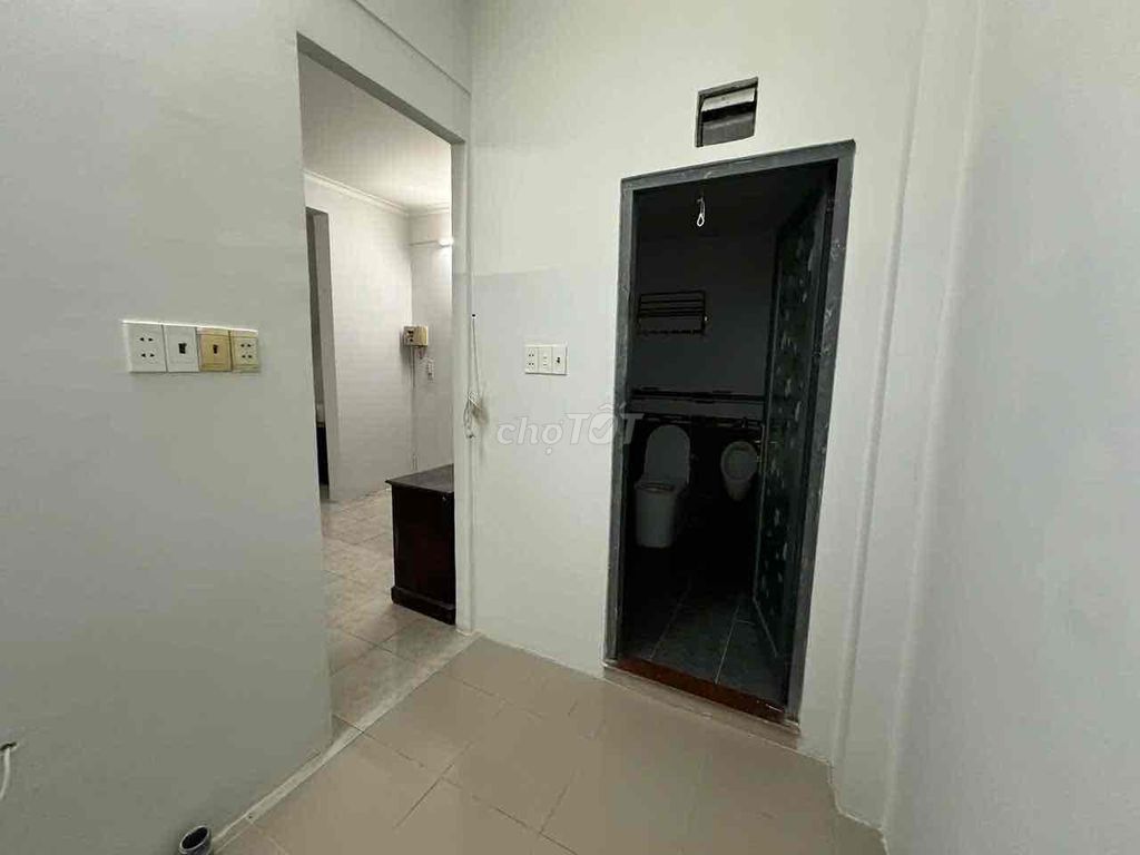 Rent the original house. Three bedrooms. 5 x 15 meters. 33/11 Qq11016.