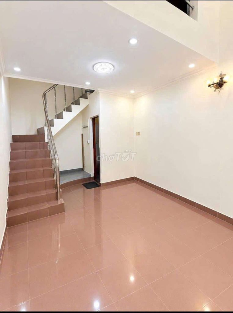 Two bedrooms. Two air conditioning. Three toilets near the democratic cycle.