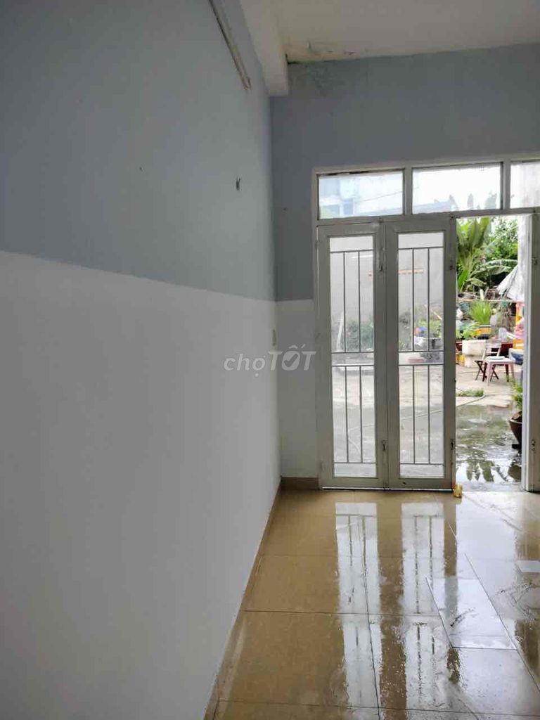 The house has a courtyard.