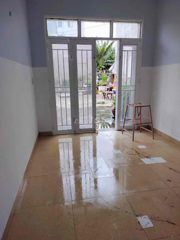 The house has a courtyard.
