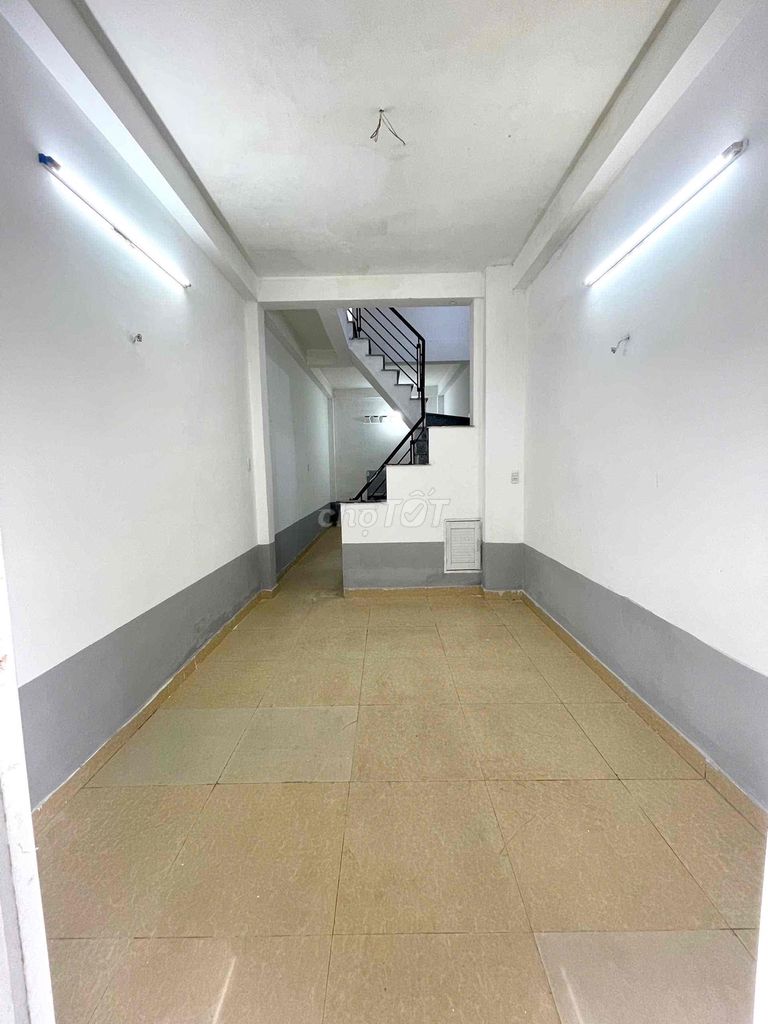 The house has a courtyard.