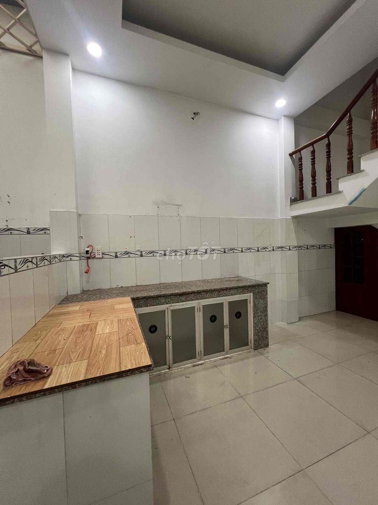 Rent a two-trip street close to writing 1st floor
