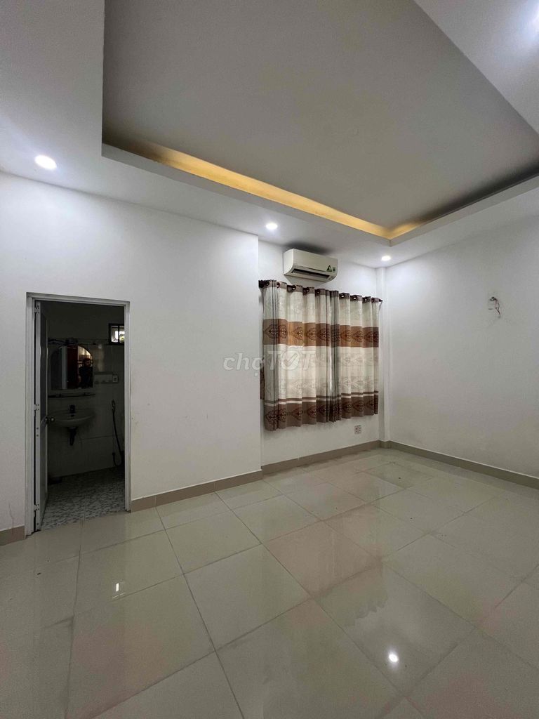 Rent a two-trip street close to writing 1st floor