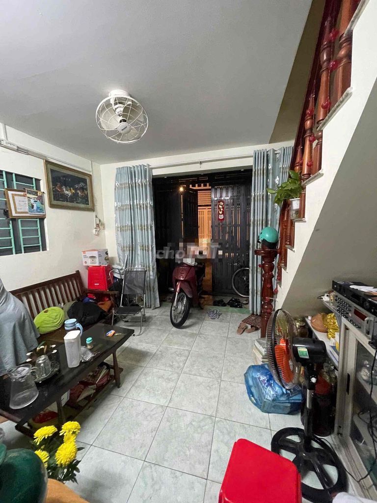 Qq Street, 4 x 12th floor, three bedrooms, air conditioning, traffic alley.