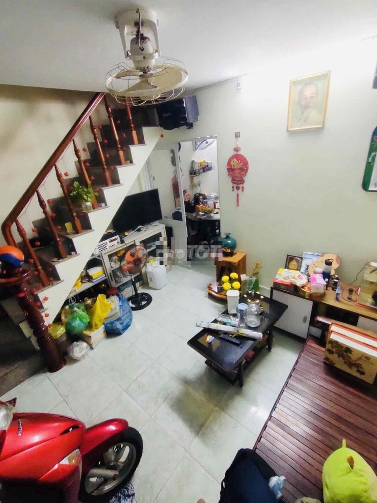 Qq Street, 4 x 12th floor, three bedrooms, air conditioning, traffic alley.