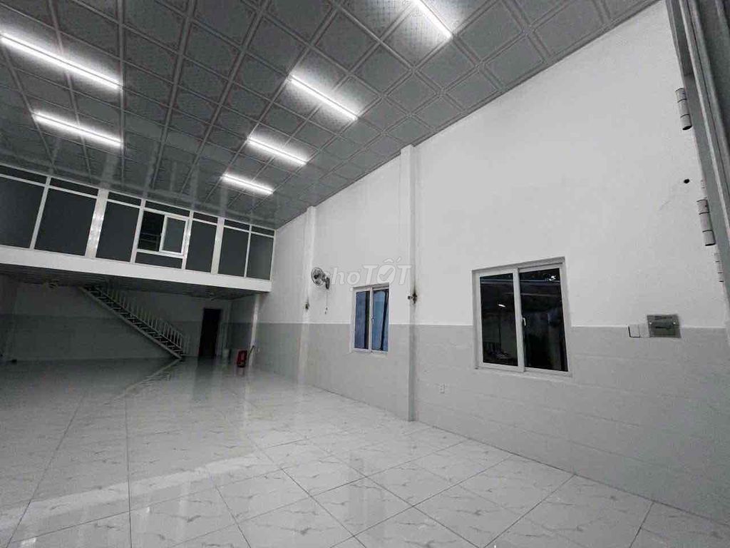 Bà Điểm warehouse near the mist market me