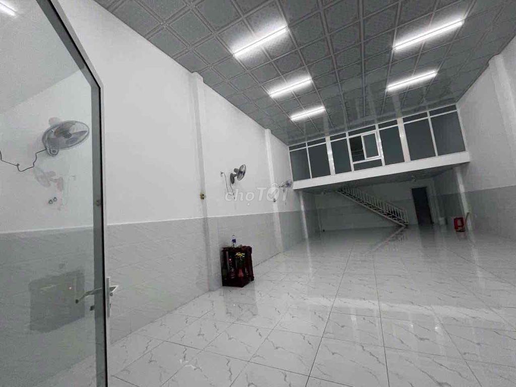 Bà Điểm warehouse near the mist market me
