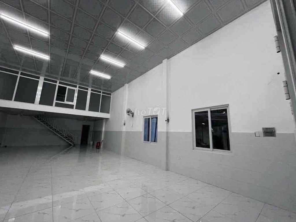renting new warehouse Bà Điểm 7 x 27 meters