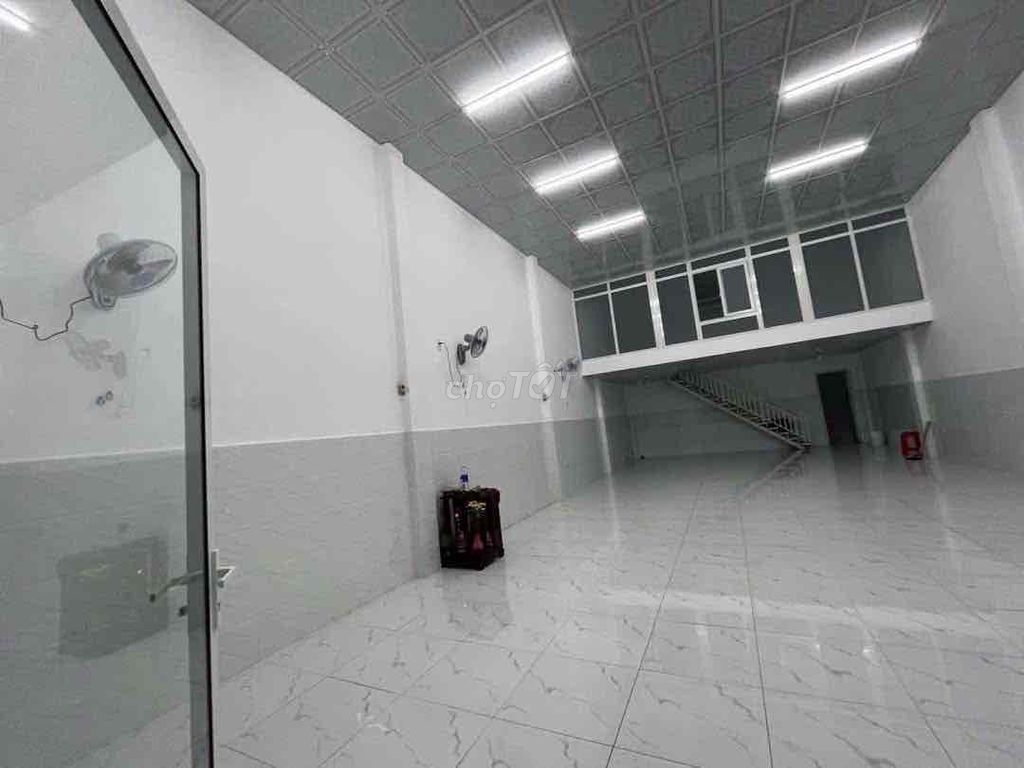 renting new warehouse Bà Điểm 7 x 27 meters
