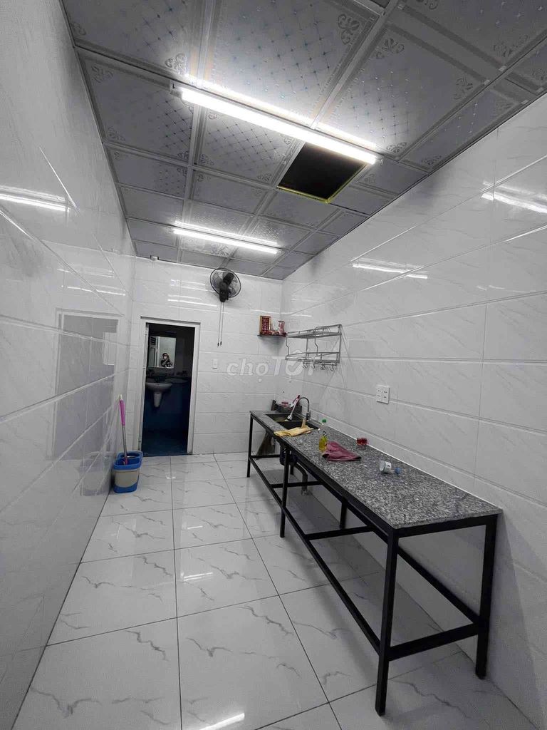 renting new warehouse Bà Điểm 7 x 27 meters