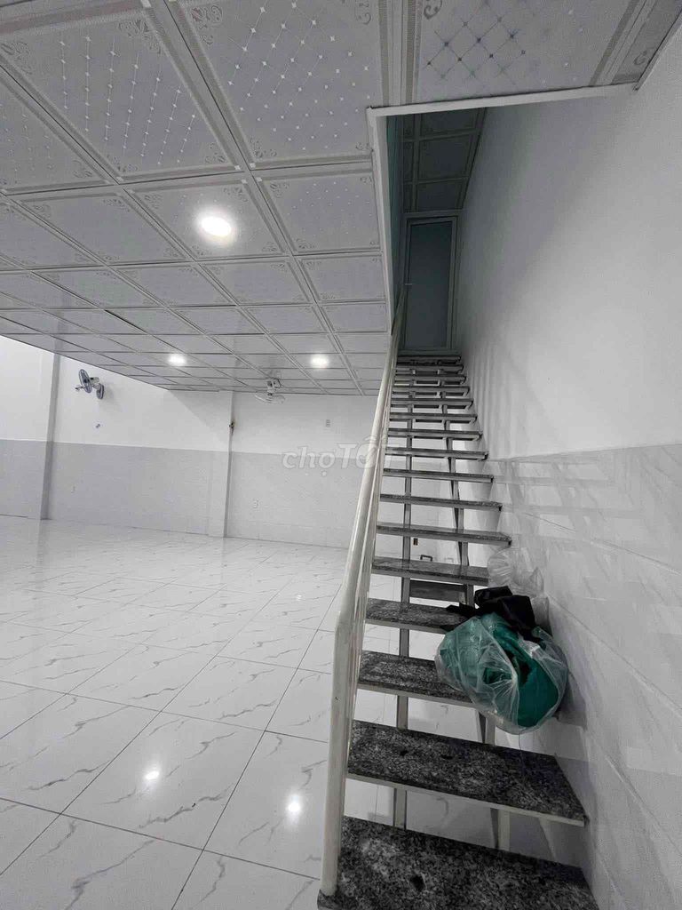 renting new warehouse Bà Điểm 7 x 27 meters